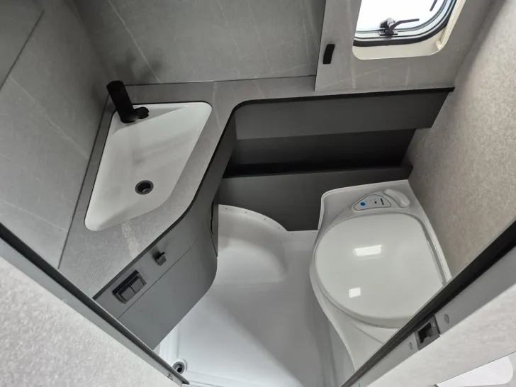 Fahrzeugbild Hymer Eriba Eriba Novaline 495 /1.800kg/Ambiente XL #26