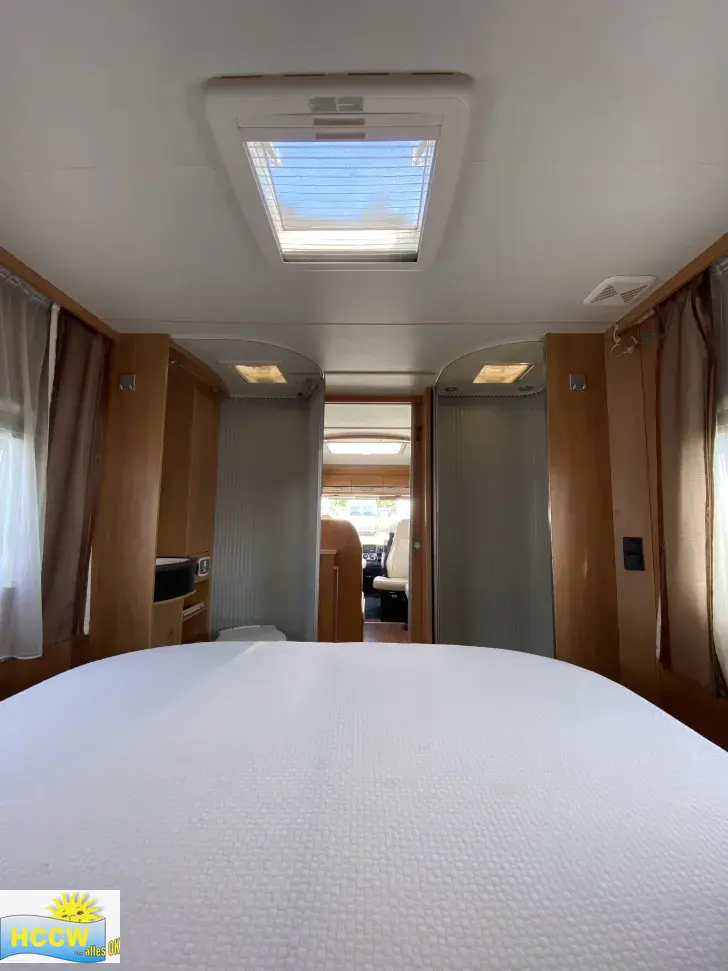 Sicht vorne-hinten Dethleffs Advantage I 7151 Solar / Hubstützen