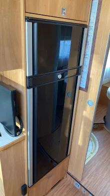 Kühlschrank Dethleffs Advantage I 7151 Solar / Hubstützen