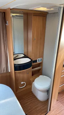Toilette Dethleffs Advantage I 7151 Solar / Hubstützen