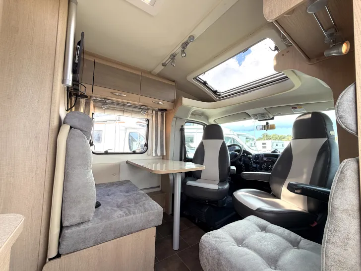 Fahrzeugbild Bürstner Travel Van T 620 G Solar, Auto-Sat, Bike-Rack #9