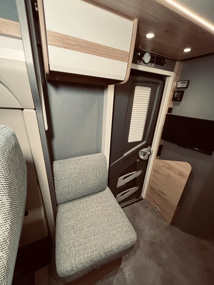 Fahrzeugbild Dethleffs Just Camp T 6812 EB Solar, Sat, TV, Hubbett #8