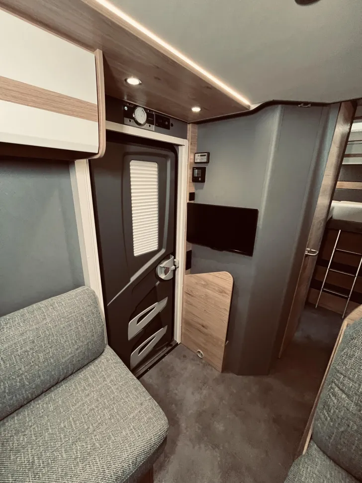 Fahrzeugbild Dethleffs Just Camp T 6812 EB Solar, Sat, TV, Hubbett #9