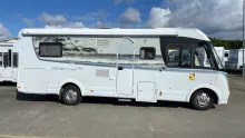Seitlich Dethleffs Advantage I 7151 Solar / Hubstützen