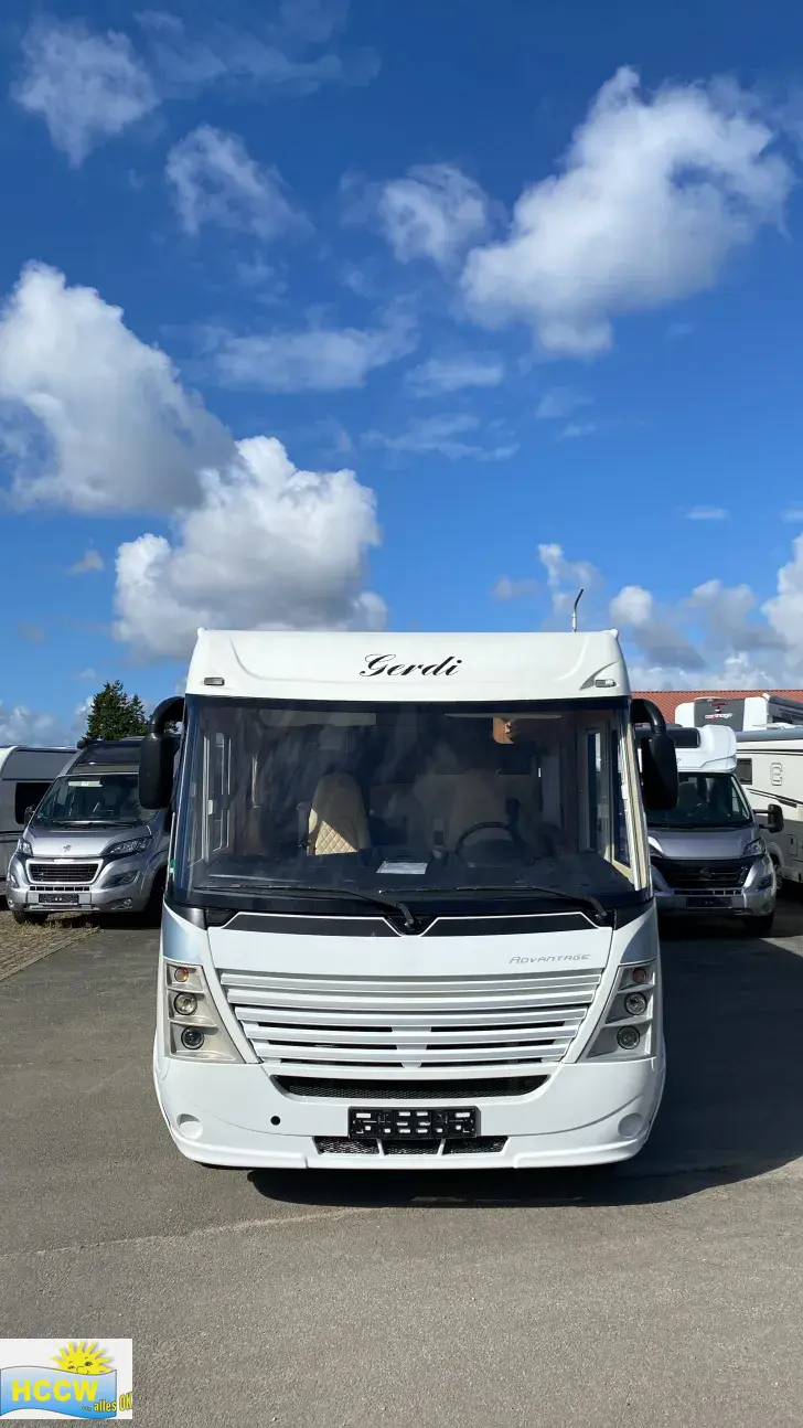 Frontal Vorne Dethleffs Advantage I 7151 Solar / Hubstützen