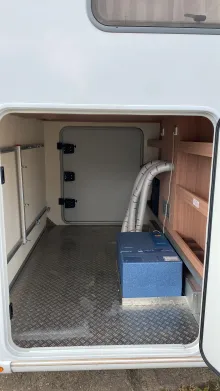Heckgarage Knaus Sky i 700 LEG Automatik / 180 PS