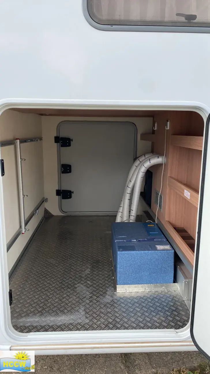Heckgarage Knaus Sky i 700 LEG Automatik / 180 PS