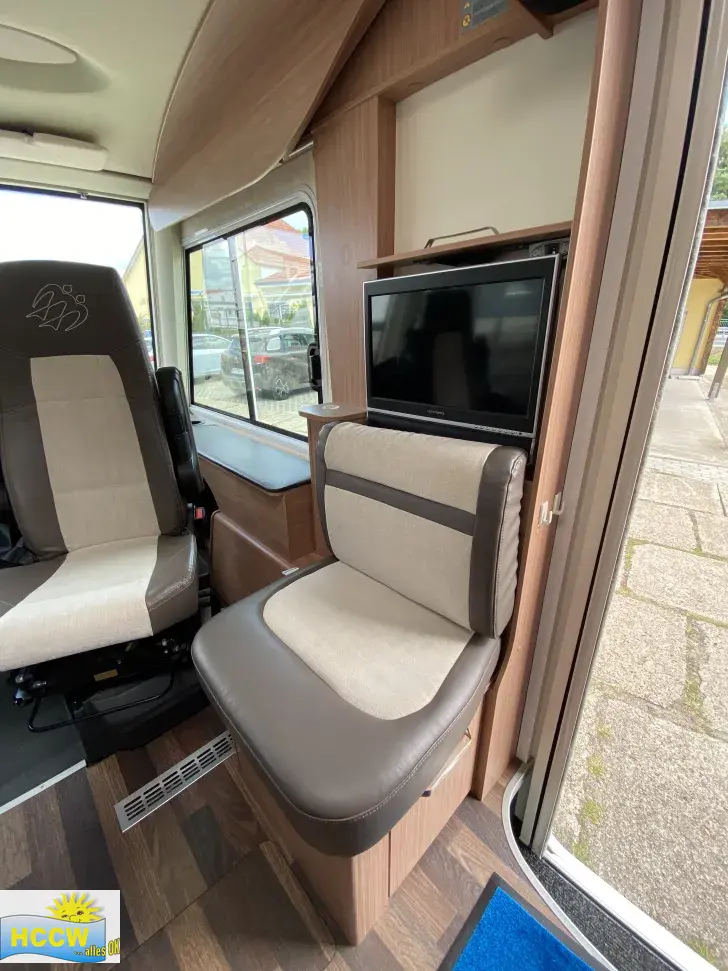 TV Knaus Sky i 700 LEG Automatik / 180 PS