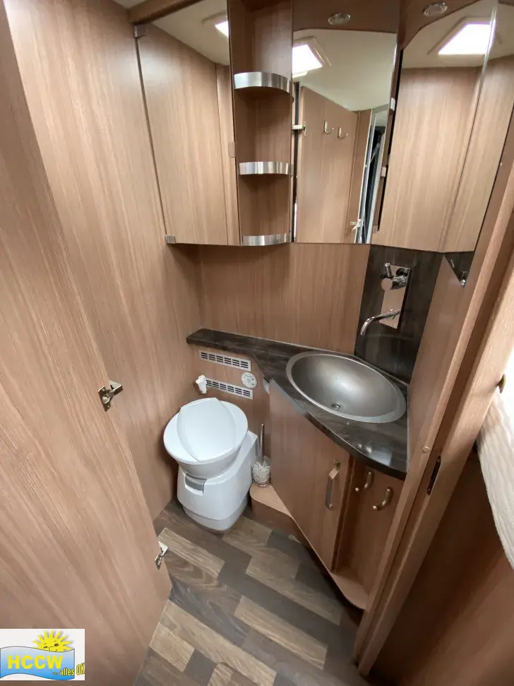 Toilette Knaus Sky i 700 LEG Automatik / 180 PS