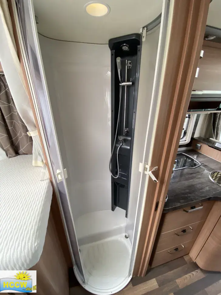 Dusche Knaus Sky i 700 LEG Automatik / 180 PS