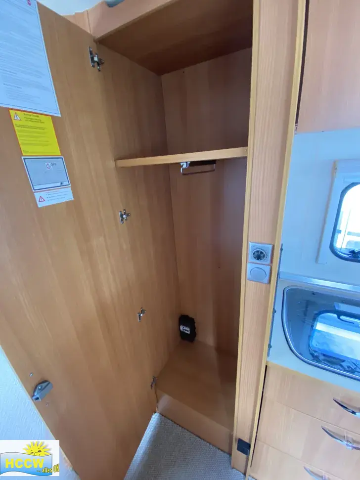 Großer Kleiderschrank Bürstner Ixeo IT 700