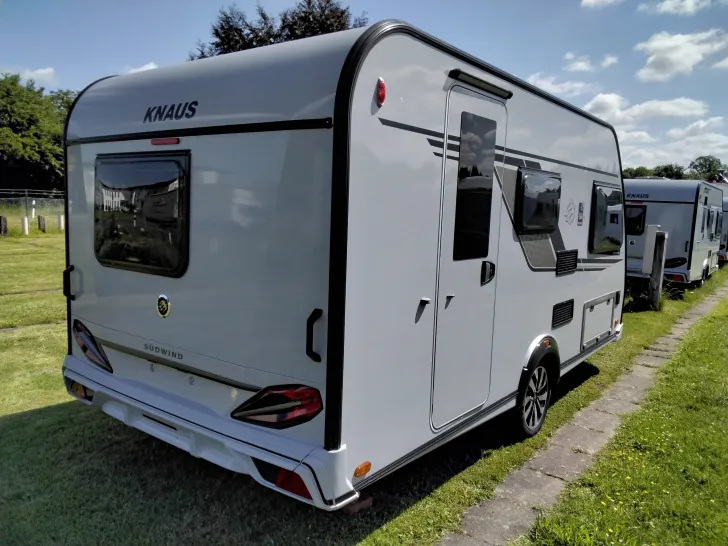 Fahrzeugbild Knaus Südwind 420 QD Black Selection Modell 2026 #4