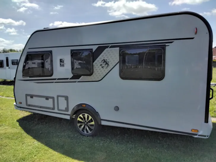 Fahrzeugbild Knaus Südwind 420 QD Black Selection Modell 2026 #12
