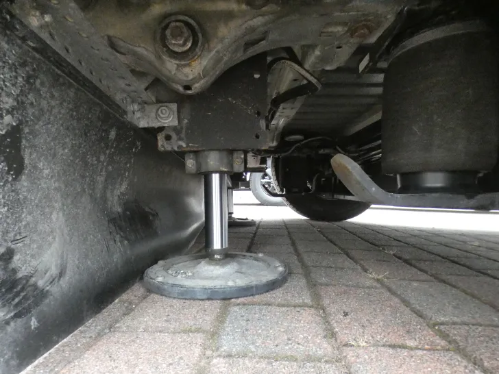 Fahrzeugbild Pössl H-Line 2WIN Vario Luftfederung Hubstützenanlage #9