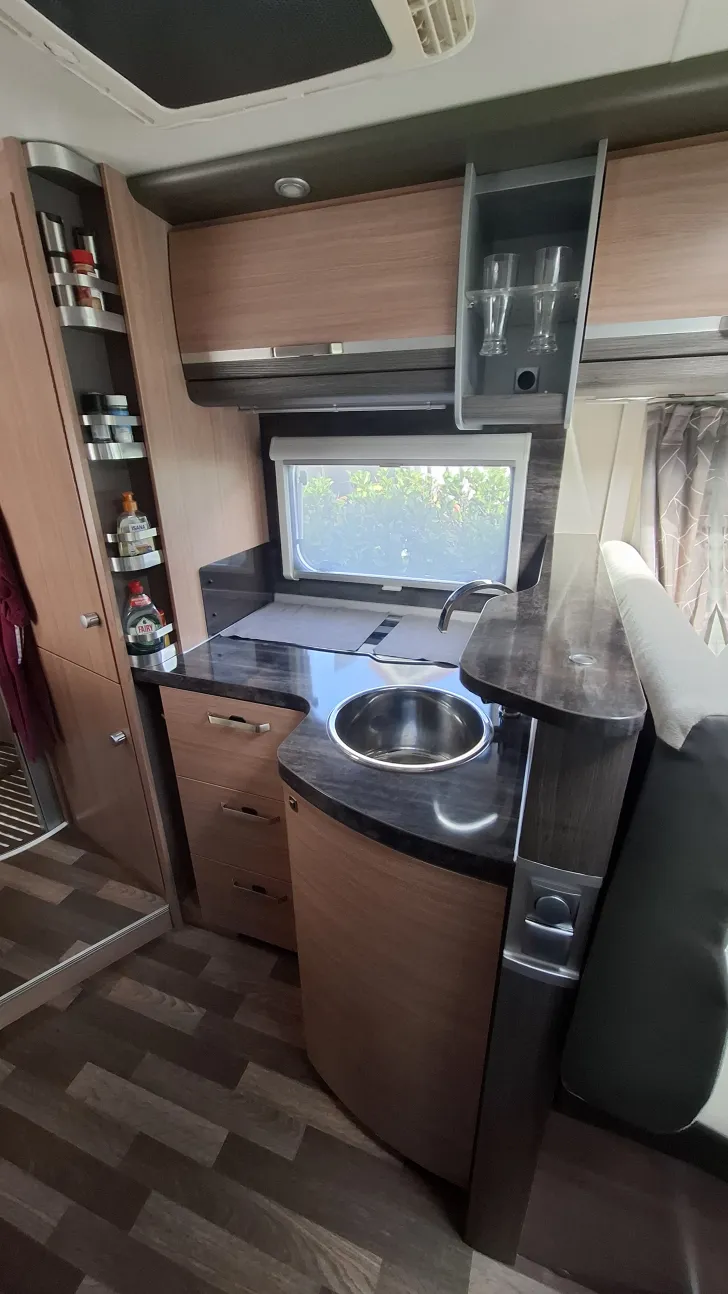 Fahrzeugbild Knaus Sky TI 650 MF Silver Selection scheckheftgepflegt #10