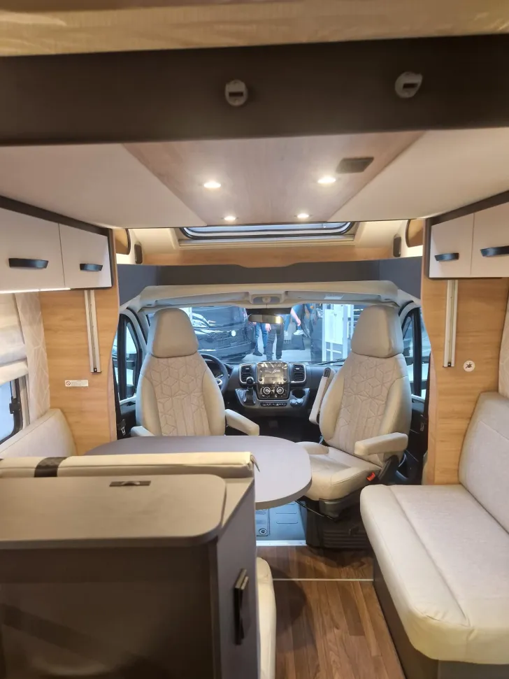 Fahrzeugbild Knaus L!VE WAVE 700 MEG Platinum Selection 2027er Automatik #10