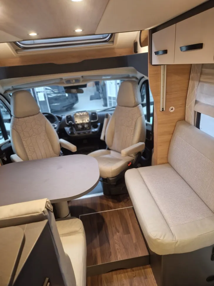 Fahrzeugbild Knaus L!VE WAVE 700 MEG Platinum Selection 2027er Automatik #12