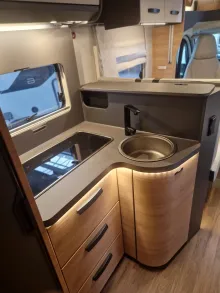 Fahrzeugbild Knaus L!VE WAVE 700 MEG Platinum Selection 2027er Automatik #13