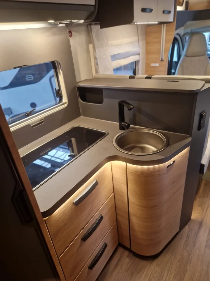 Fahrzeugbild Knaus L!VE WAVE 700 MEG Platinum Selection 2027er Automatik #13