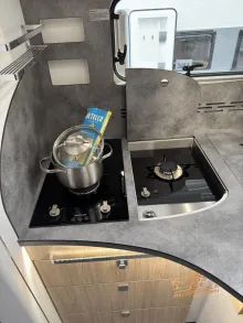 Fahrzeugbild Frankia F-Line I 790 GD Hubstützen Lithium #13
