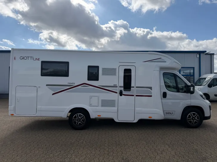 Fahrzeugbild GIOTTILINE Siena 390 Premiere Fiat - Queensbett #9