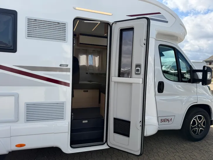Fahrzeugbild GIOTTILINE Siena 390 Premiere Fiat - Queensbett #12