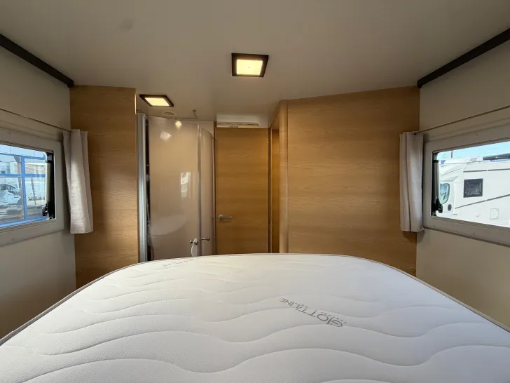 Fahrzeugbild GIOTTILINE Siena 390 Premiere Fiat - Queensbett #28