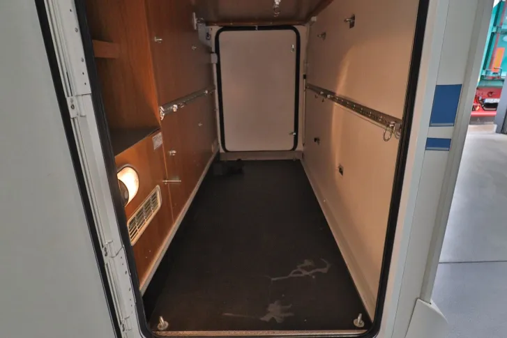 Fahrzeugbild Rimor Dynamic 28 P Plus/Festbett+Hubbett/Solar #6