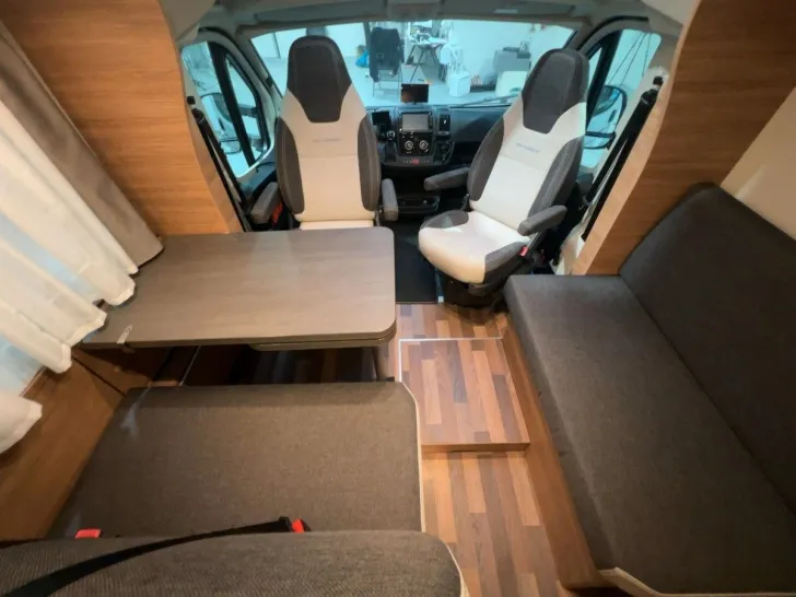 Fahrzeugbild Weinsberg CaraSuite 650 MEG IC-Line/1.Hand/9-G Automatik #7