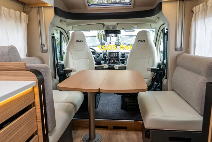 Fahrzeugbild Pilote P740FGJ Evidence *2027*Automatik*Hubbett*Solar* #11