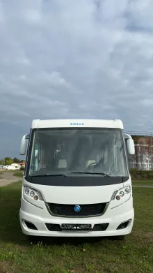 Frontal Vorne Knaus Sky i 700 LEG Automatik / 180 PS