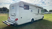Schräg Hinten Knaus Sky i 700 LEG Automatik / 180 PS
