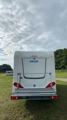 Frontal Hinten Knaus Sky i 700 LEG Automatik / 180 PS