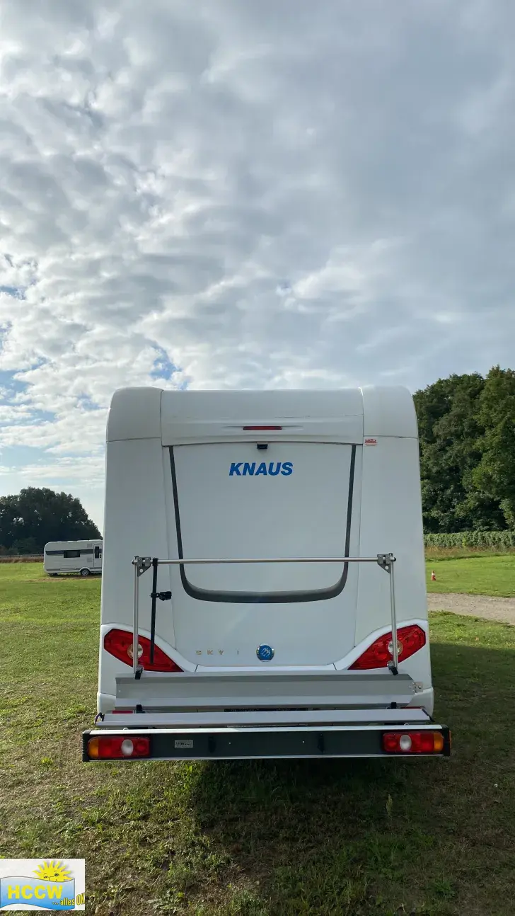 Frontal Hinten Knaus Sky i 700 LEG Automatik / 180 PS