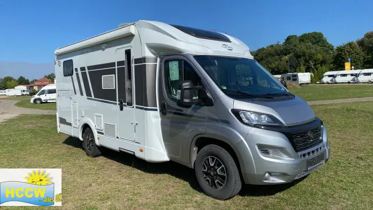 Schräg Vorne Carado T 338 pro+ SAT & TV / Radio, Navi & RFK