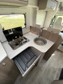 Küchen Carado T 338 pro+ SAT & TV / Radio, Navi & RFK