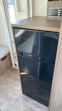Kühlschrank Carado T 338 pro+ SAT & TV / Radio, Navi & RFK