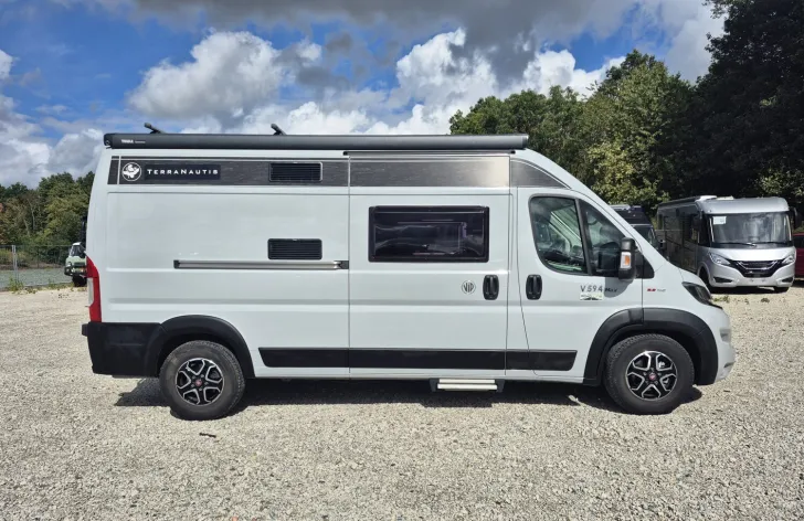 Fahrzeugbild Chausson Kastenwagen V594 Road Line Maxi Combi D6E, Solar #6
