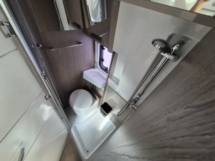 Fahrzeugbild Chausson Kastenwagen V594 Road Line Maxi Combi D6E, Solar #30