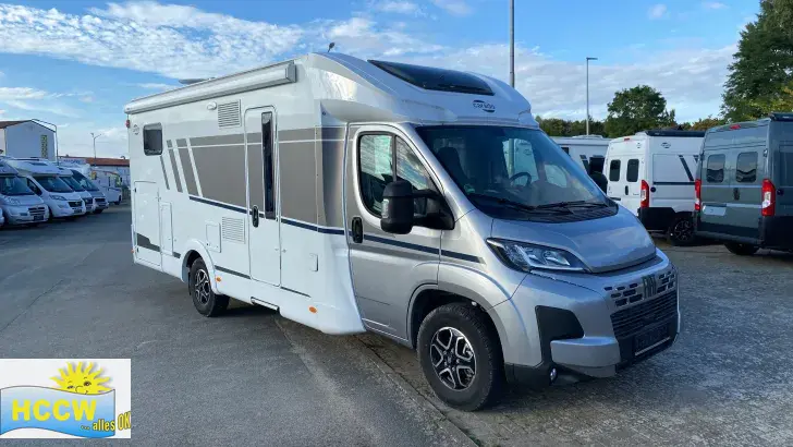 Schräg Vorne Carado T 447 TV + SAT /ohne Hubbett