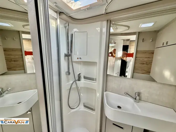 Fahrzeugbild Hymer Exsis-t 580 Xperience XXL Bett. 20391 Euro Vorteil #13