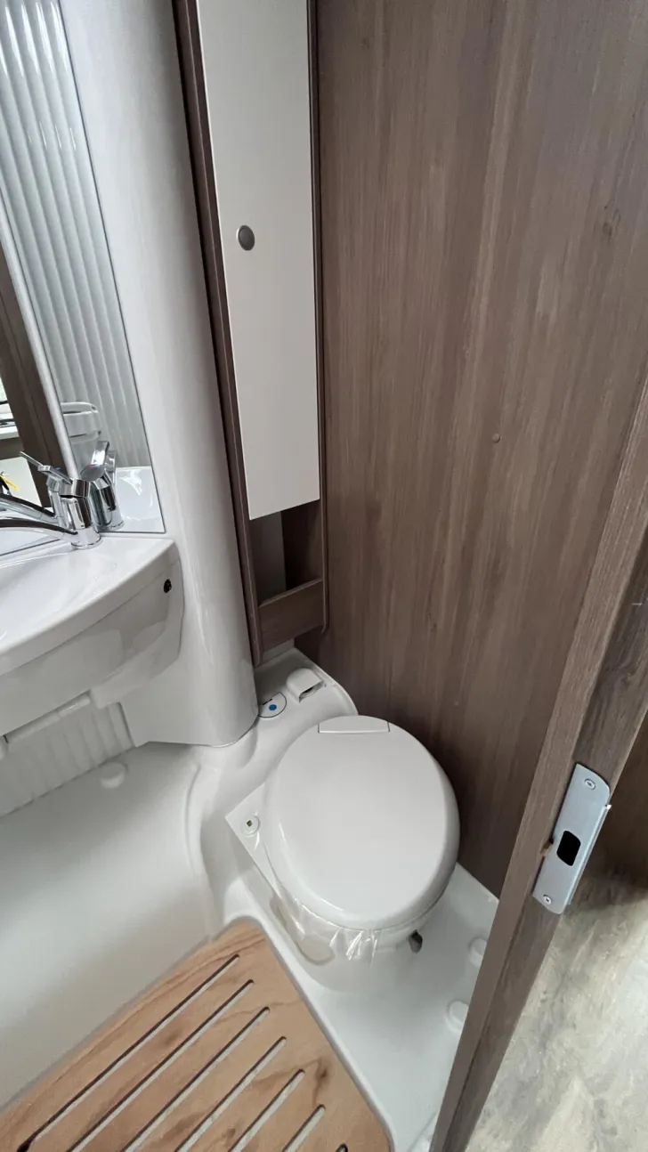 Fahrzeugbild Carado V 347 #12