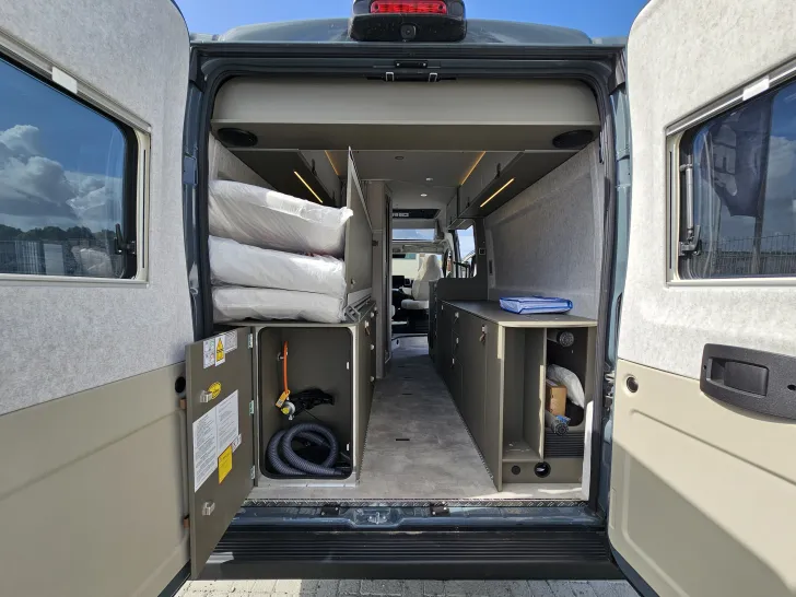 Fahrzeugbild Hymer Camper Van Yosemite UVP 105.140,-* Längsbetten ! #24