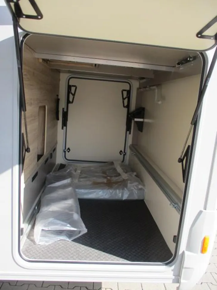 Fahrzeugbild Eura Mobil Integra Line GT IL 726 EF Caravan Messe Spezial #12