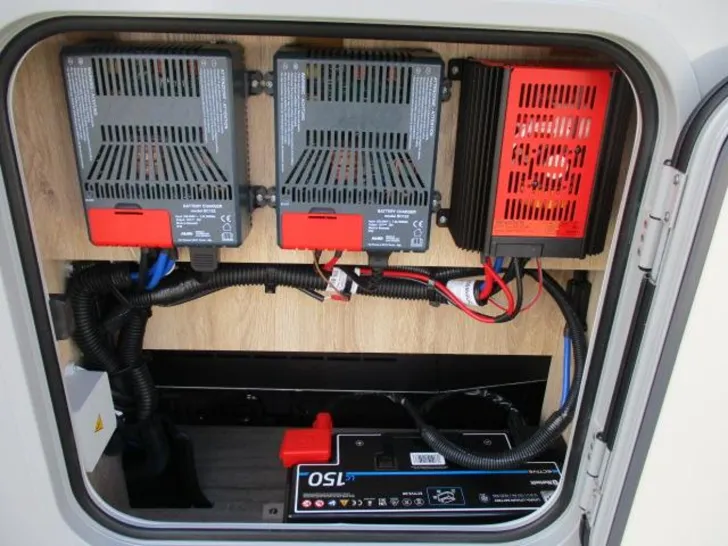 Fahrzeugbild Eura Mobil Integra Line GT IL 726 EF Caravan Messe Spezial #14