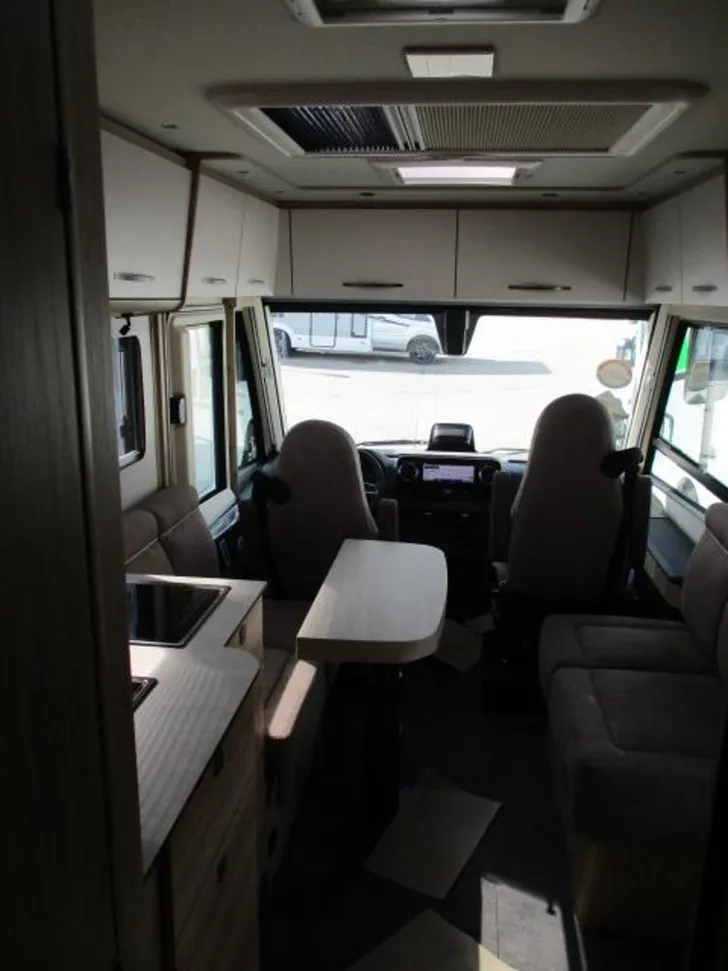 Fahrzeugbild Eura Mobil Integra Line GT IL 726 EF Caravan Messe Spezial #24