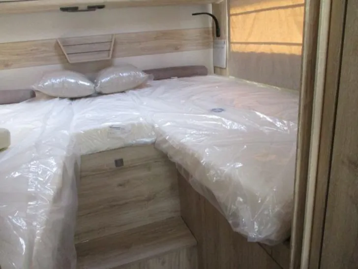 Fahrzeugbild Eura Mobil Integra Line GT IL 726 EF Caravan Messe Spezial #26