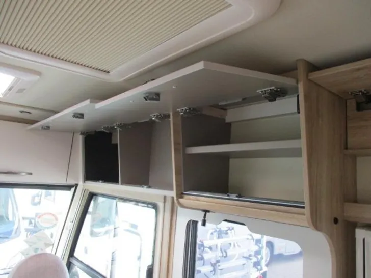 Fahrzeugbild Eura Mobil Integra Line GT IL 726 EF Caravan Messe Spezial #49