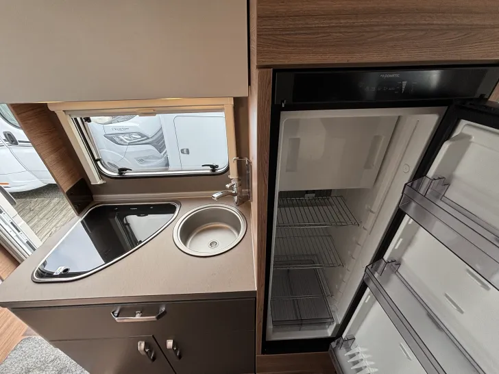 Fahrzeugbild Weinsberg CaraHome 650 MEG Dachklima Einzelbetten Mediapk #10