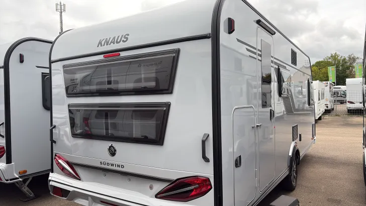 Schräg Hinten Knaus Südwind 540 FDK